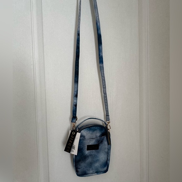 KEDZIE CROSSBODY ZIPPER BAG. ADJUSTABLE STRAP, TIE-DYE PRINT. - Picture 11 of 11